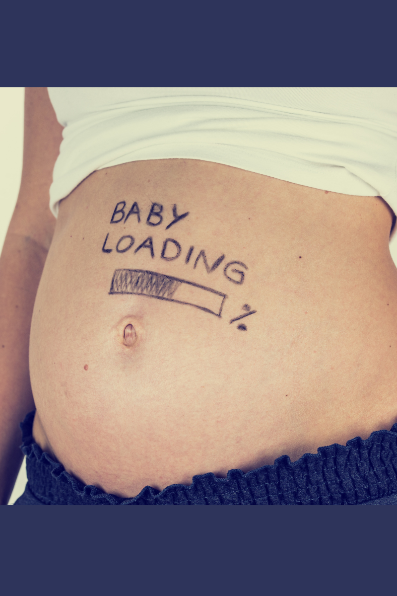 Babybauch mit Aufschrift Baby loading